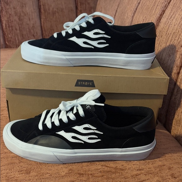 STRAYE Logan Vintage Black suede white flame skater sneakers, size US Men’s 10 - Picture 8 of 11